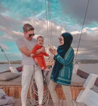 8 Potret Baby Ukkasya Anak Zaskia Sungkar dan Irwansyah, Kini Sudah Bisa Duduk Sendiri - Senyum Gantengnya Bikin Meleleh!