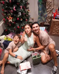 8 Potret Bahagia Jessica Iskandar Rayakan Natal Pertama Sebagai Istri Vincent Verhaag, Penampilan Bumil Cantik Disorot