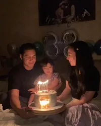 8 Potret Bahagia Jonas Rivanno Ultahnya Dirayakan Bareng Keluarga, Asmirandah dan Anak Beri Kartu Ucapan Spesial