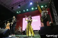 8 Potret Barasuara Menggebrak Panggung KapanLagi Buka Bareng (KLBB) Vol. 3 - Buat Penonton Ikut Bersemangat