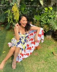 8 Potret Becky Tumewu Yang Tetap Cantik di Usia 51, Percaya Diri Pakai Bikini - Body Goal Banget