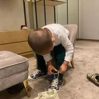 8 Potret Bella Shofie Belikan Anaknya Sepatu Bermerk, Harganya Jadi Sorotan Netizen