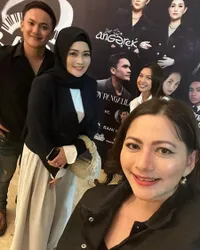 8 Potret Bintang Sinetron 'TAKDIR CINTA YANG KUPILIH' Kompak Support Randy Pangalila di Konser 25 Tahun Badai Bermusik, Alisia Rininta Tampil Cantik 