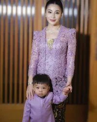 8 Potret Bumil Cantik Nikita Willy yang Makin Bersinar dan Menawan Saat Pakai Kebaya