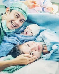 8 Potret Caesar Hito Momong Baby Bible, Malaikat Kecil yang Punya Lesung Pipi - Warisi Kecantikan Sang Mama