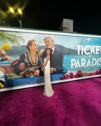 8 Potret Cantik Beby Tsabina di Red Carpet 'TICKET TO PARADISE', Foto Bareng Para Artis Hollywood - Bikin Iri Netizen!