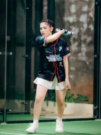 8 Potret Cantik Davina Karamoy Main Padel & Tenis, Enerjik Juga Fashionable
