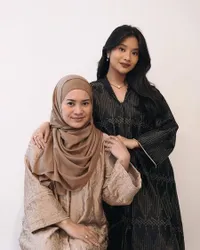 8 Potret Cantik Dira Anak Ikke Nurjanah, Lulusan Kampus Ternama - Jadi Host Seminar Internasional