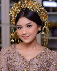 8 Potret Cantik Erina Gudono Hadiri Upacara 17 Agustus di Istana Merdeka, Serasi Bersanding dengan Kaesang Pangarep - Disebut Calon Mantu RI 1