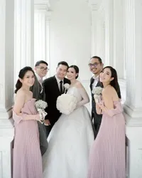8 Potret Cantik Gisella Anastasia Jadi Bridesmaid di Pernikahan Temannya, Tak Kalah Glowing Dari Sang Pengantin!