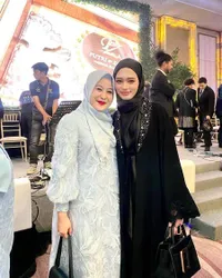8 Potret Cantik Inara Rusli Saat Kondangan di Pernikahan Zumi Zola dan Putri Zulhas, Berharap Tahun Depan Menyusul