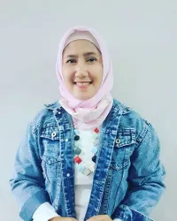8 Potret Cantik Ine Sinthya yang Awet Muda di Usia Mendekati Setengah Abad - Hidup Bahagia Bersama Dua Anaknya