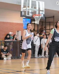 8 Potret Cantik Nabila Syakieb Saat Main Basket, Dipuji Kayak Gadis SMA yang Lagi Class Meeting