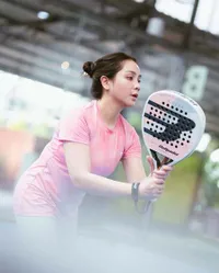 8 Potret Cantik Nagita Slavina Main Padel, Gaya Sporty dan Santai Bisa Jadi Inspirasi