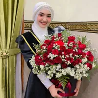 8 Potret Cantik Pedangdut Jihan Audy di Momen Wisuda SMA, Disambut Meriah Saat Namanya Dipanggil - Langsung Nyanyi Bareng Para Guru