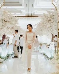 8 Potret Cantik Safa Ricci di Pernikahan Ifan Seventeen dan Citra Monica, Anggun Seperti Sang Mama