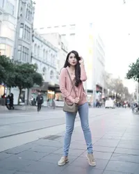 8 Potret Cantik Sandra Dewi Saat Liburan di Australia, Katanya Nambah Berat Badan Tapi Tetap Langsing