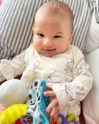 8 Potret Cantiknya Vanilla, Putri Handika Pratama yang Sudah Sadar Kamera Sedari Dini!