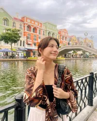 8 Potret Cassandra Lee dan Ryuken Lie Bulan Madu ke Vietnam, Pose Romantis Pinggir Sungai