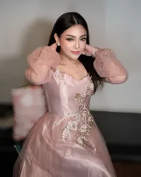 8 Potret Celine Evangelista Bantah Ada Kecanggungan Saat Bertemu Stefan William Dalam Satu Acara, Tetap Bersikap Profesional