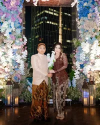 8 Potret Celine Evangelista 'Dilamar' Aan Story, Cantik Berkebaya - Pamer Cincin di Jari Manis