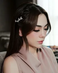 8 Potret Celine Evangelista yang Akui Minder dengan Dirinya Meski Secantik Barbie, Tetap Memesona Saat Berfoto di Tengah Sawah
