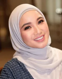 8 Potret Chacha Frederica Cerita Tak Malu Makan di Pinggir Jalan: Enak dan Rasa Khas Nggak Ada di Restoran Lain