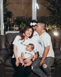 8 Potret Chelsea Olivia Asuh Dua Buah Hati, Makin Kelihatan Imut Bak ABG