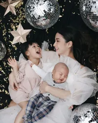 8 Potret Chelsea Olivia yang Sudah Langsing dan Tirus Usai Melahirkan, Sempat Pamer Perut Rata