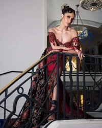 8 Potret Cinta Laura Pakai Kebaya Merah di Festival Film Cannes, Tampil Cantik Bak Putri Keraton
