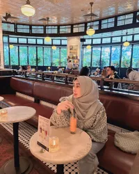 8 Potret Curhatan Amy Qanita Usai Diterpa Isu Pelakor, Akun Hanan Sudiro Hapus Postingan Tentang Ibu Raffi Ahmad Karena Ini