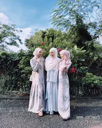 8 Potret Cut Syifa Bintang Sinetron 'TAJWID CINTA' Saat Rayakan Hari Raya Idul Fitri Bersama Keluarga, Posenya yang Merem Jadi Sorotan - Anggun Berhijab Warna Pastel