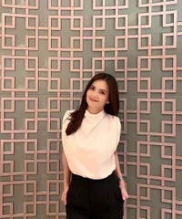 8 Potret Cut Tari yang Cantiknya Nggak Hilang-Hilang di Usia 46 Tahun, Dijamin Bikin Susah Berpaling