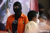 8 Potret Cynthiara Alona Kenakan Rompi Tahanan, Hotel Miliknya Jadi Sarang Prostitusi Online