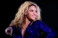 8 Potret dan Hobi Unik Beyonce sampai Tom Hanks, Ada yang Suka Tangkap Katak!