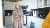 8 Potret Dapur Laudya Cynthia Bella, Super Bersih dan Punya Peralatan Masak Lengkap