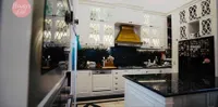 8 Potret Dapur Nindy Ayunda, Mewah Abis Penuh Marmer - Banyak Koleksi Piring Mahal yang Dibeli Nyicil