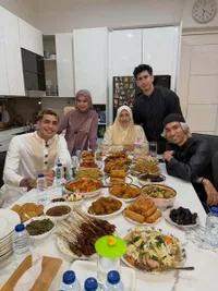 8 Potret Dapur Rumah Ria Ricis, Ajak Aisar Khaled Beserta Ibu dan Saudara Ikut Berbuka Puasa