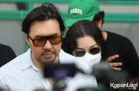 8 Potret David Bayu Setia Dampingi Audrey Davis di Sidang Kasus Video Syur, Tunjukkan Dukungan Penuh untuk Putrinya