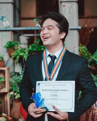8 Potret David Jonathan Adik Reza Rahadian yang Tak Kalah Ganteng, Saudara Beda Ayah yang Jarang Tersekpos