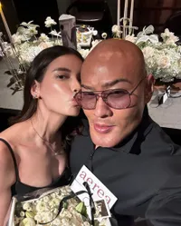 8 Potret Deddy Corbuzier & Sabrina Chairunnisa Dinner Romantis Rayakan Anniversary 2 Tahun Pernikahan
