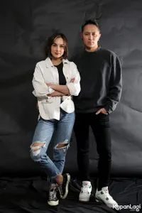 8 Potret Demian Aditya Ungkap Pengalaman Mistis di Amerika, Tim Alami Gangguan Tak Lazim Pasca Sambangi Boneka Annabelle - Hampir Celaka Karena Lift Jatuh