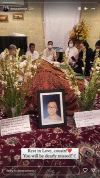 8 Potret Dena Rachman Hadiri Acara Pemakaman Saudara Sepupunya yang Baru Saja Meninggal Dunia