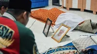 8 Potret Denny Cagur Ungkap Kesedihan dan Kenangan Manis Bersama Nurul Qomar, Sosok Pelawaknya Para Komedian