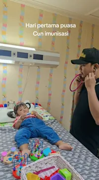 8 Potret Denny Caknan Antar Anak Imunisasi, Dek Cunda Disebut Mirip Bayi Gemas di Monster Inc