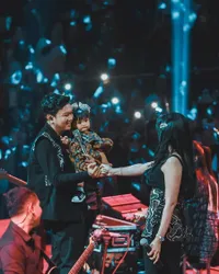8 Potret Denny Caknan Konser di Hongkong, Cosplay Jadi Jin - Ajak Dek Cunda & Bella Bonita Naik Panggung