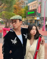 8 Potret Denny Sumargo Jalan-Jalan di Korea Selatan Setelah Operasi Plastik Kantong Mata