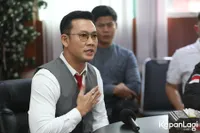 8 Potret Denny Sumargo Siap Hadapi Laporan Farhat Abbas, Akui Tak Ada Niat Tebar Pemusuhan - Pilih Selesaikan dengan Damai