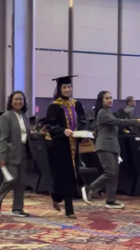 8 Potret Desy Ratnasari Wisuda S3, Ingat Pesan sang Ayah - Tak Lupa Foto Bareng Anak Semata Wayang