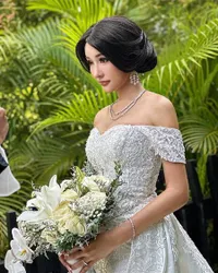 8 Potret Detail Make Up Lucinta Luna Saat Tunangan, Disebut Salah Satu 7 Keajaiban Dunia - Mirip Bunda Corla